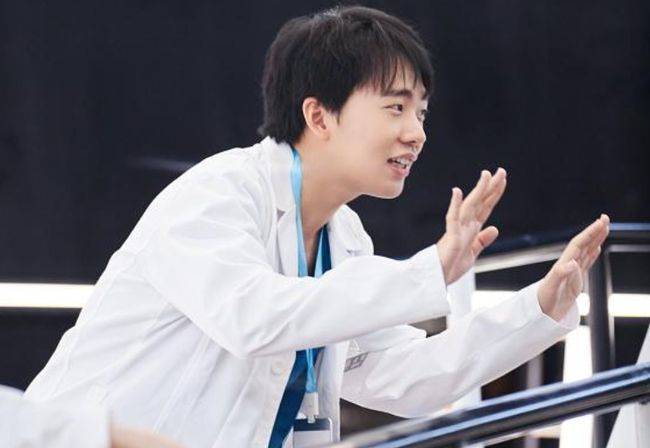 三亿体育手机版|
《德云斗笑社》郭麒麟来了 自带搞笑负担 也迎来相声开箱首秀！(图10)