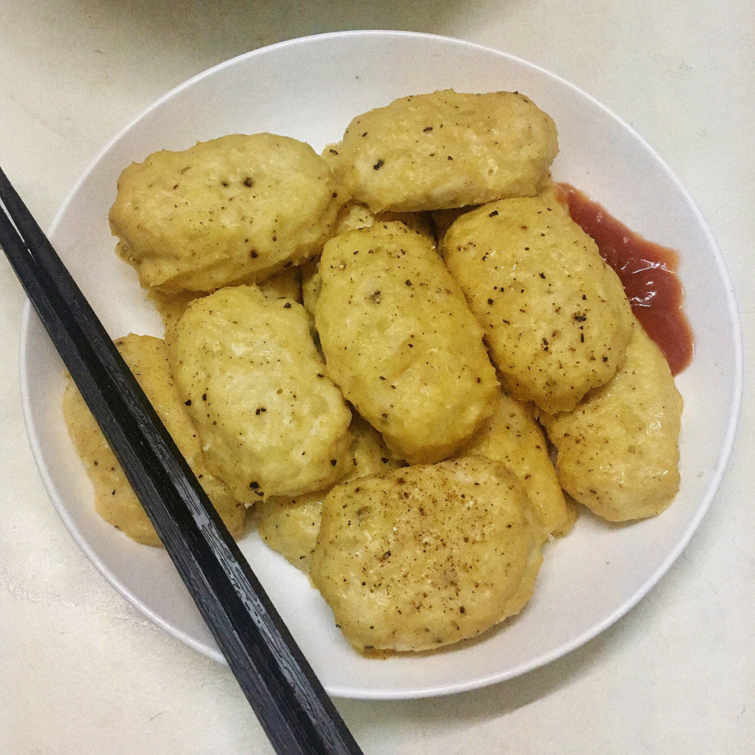 【三亿体育】情侣不秀恩爱的就一定是备胎么?(图2) 三亿体育