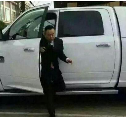 “冬季发短裙”倒逼公益捐赠“需”为上：三亿体育