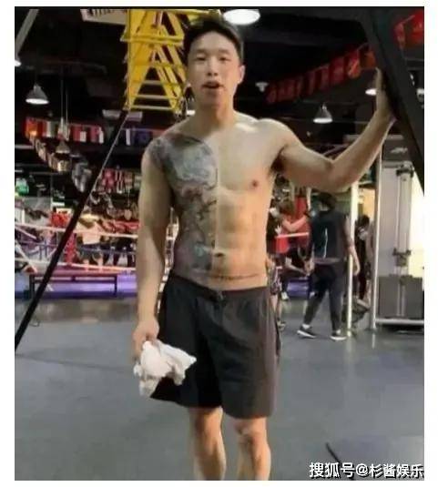 ‘三亿体育’
个个都是“社会人”？德云社纹身各有寄义 看到岳云鹏的笑疯了！(图8)